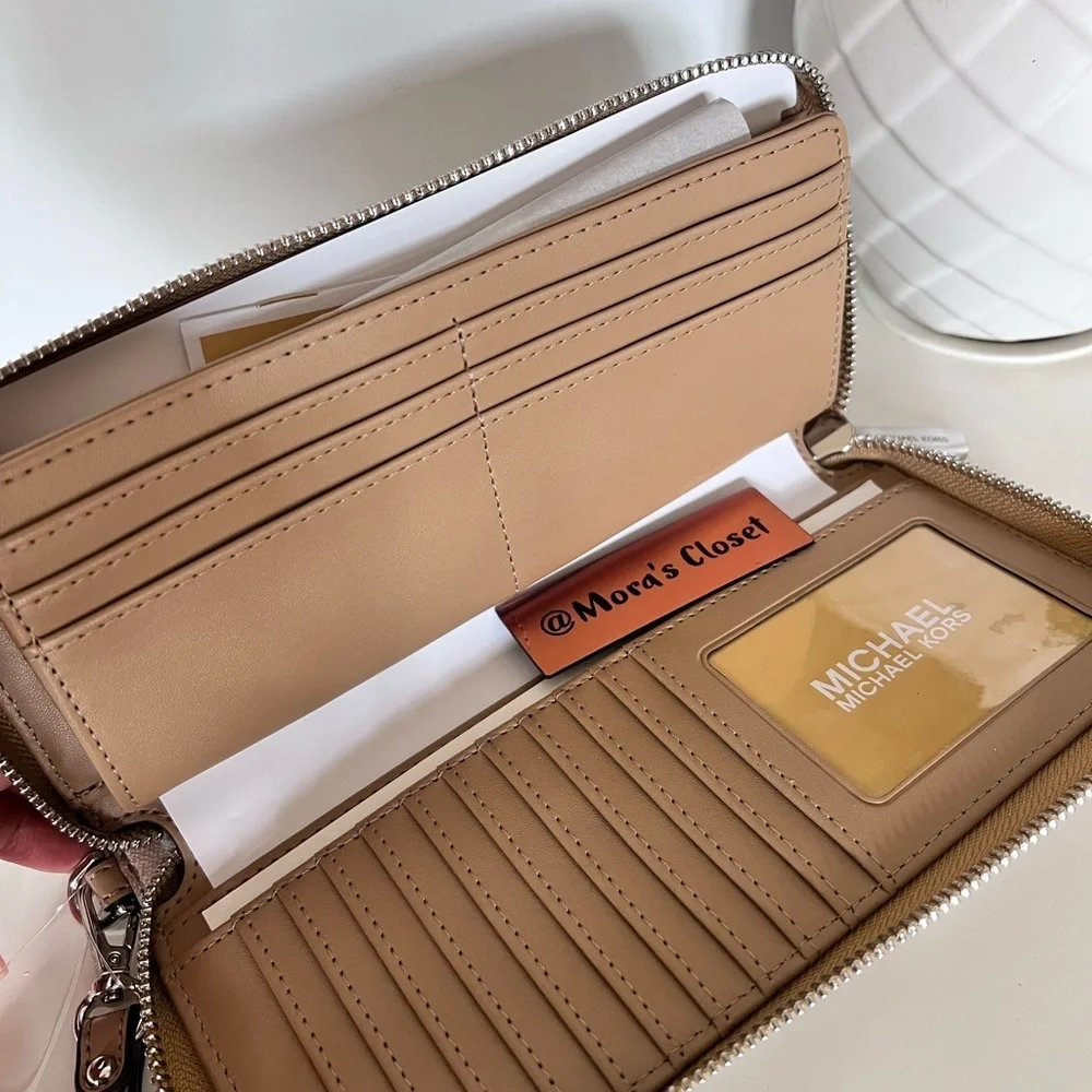 🦋Michael Kors Large Continental Wallet